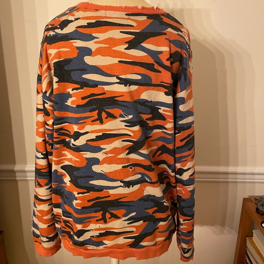 Multi-Color Distressed Crewmeck - Picture 4 of 4